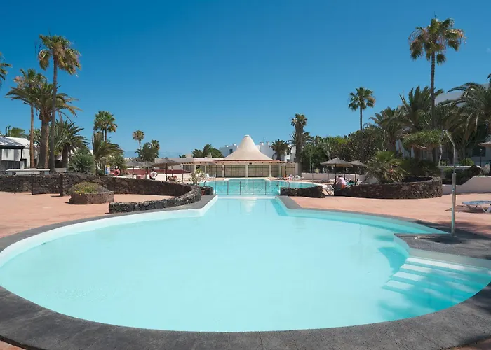 Irene Lanzarote En En Complejo Con Piscina Comunal *