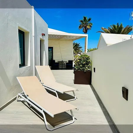 Irene Lanzarote En En Complejo Con Piscina Comunal Costa Teguise