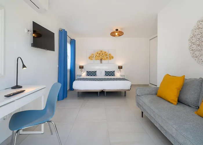 Irene Lanzarote En En Complejo Con Piscina Comunal Costa Teguise