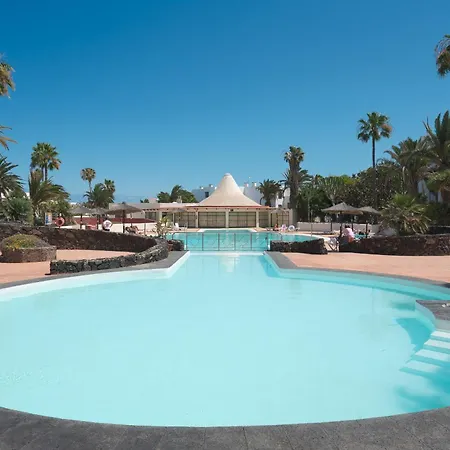 Irene Lanzarote En En Complejo Con Piscina Comunal *